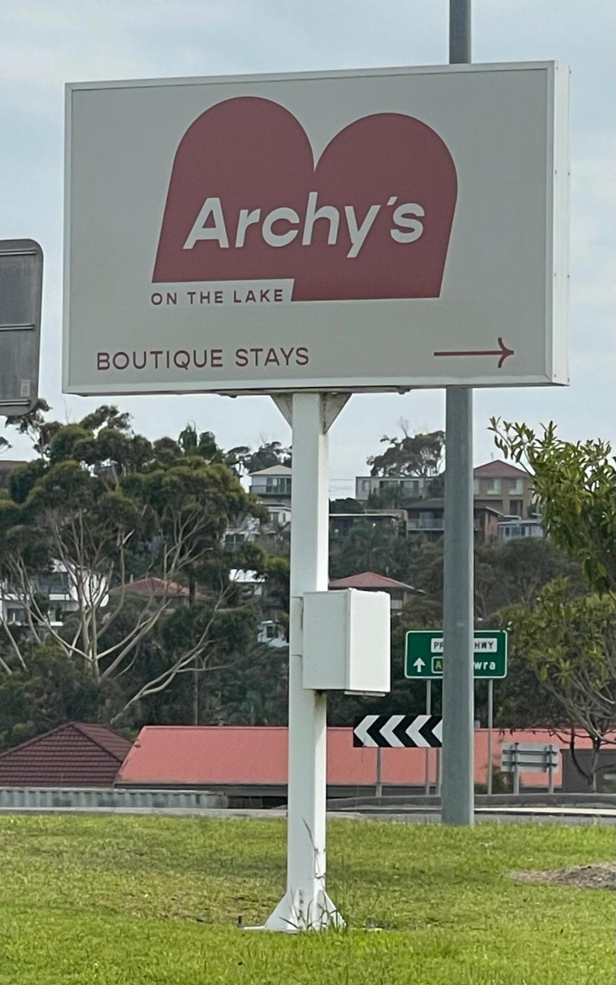 Archy'S On The Lake Burrill Lake Exterior foto