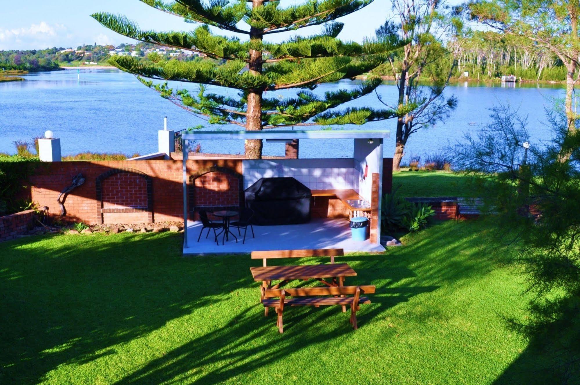 Archy'S On The Lake Burrill Lake Exterior foto